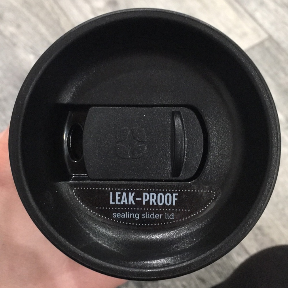 Black ello vacuum insulated Travel mug - Picture 8 of 11